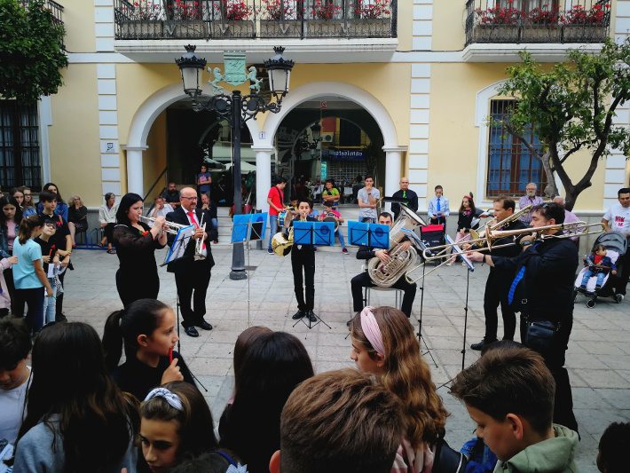 La Banda Municipal de Música de Almuñécar  animó las plazas sexitanas con el  paseo musical